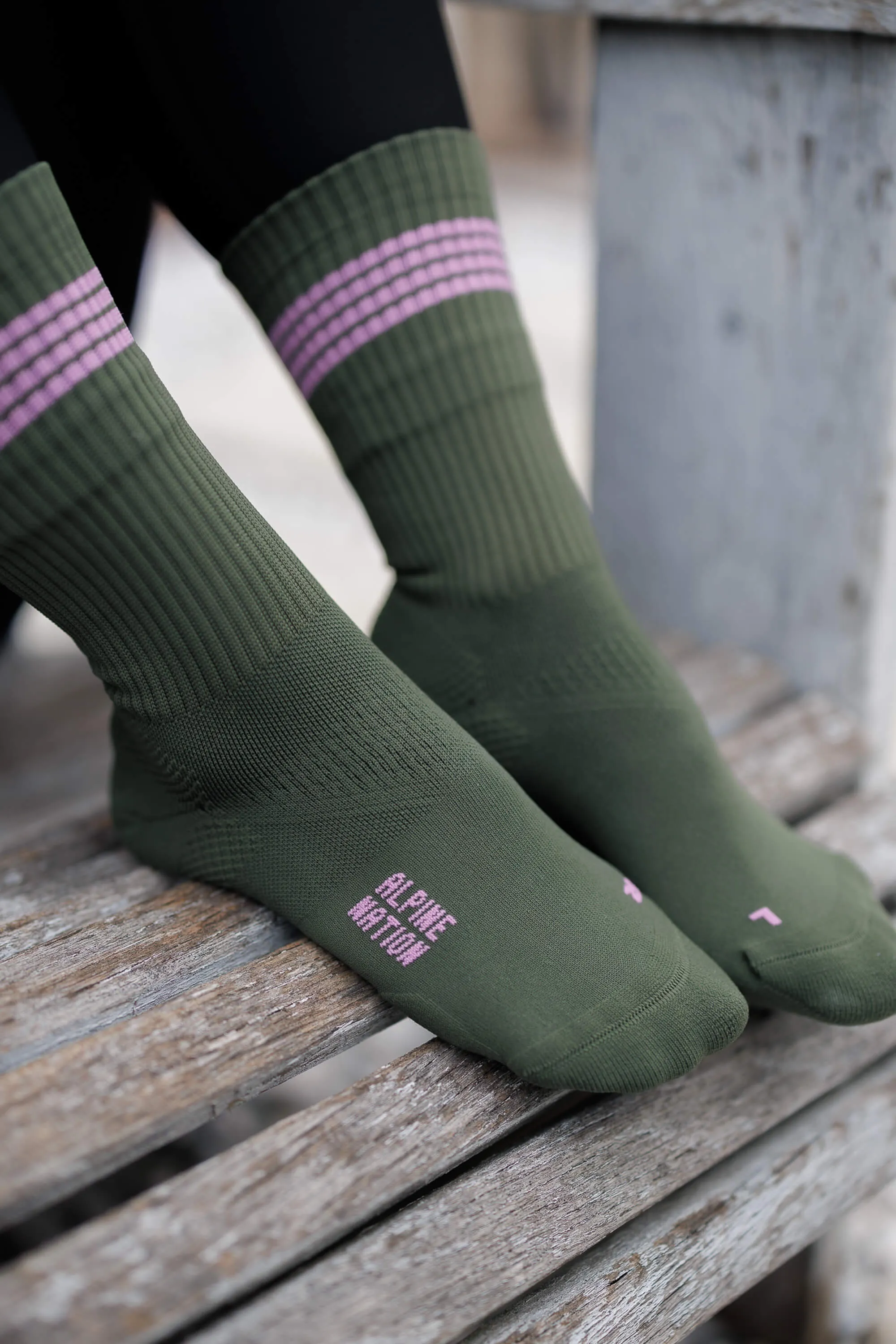 Summit Hike Crew Socks Olive Green